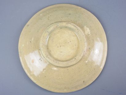 PERSE : Une assiette et un petit vase balustre....