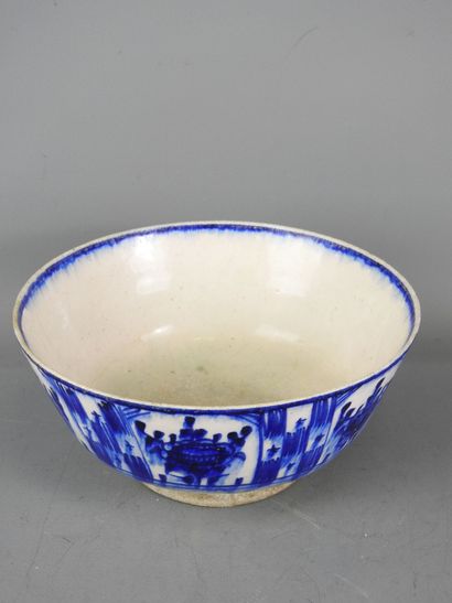 PERSE : Coupe sur talon en céramique à décor...