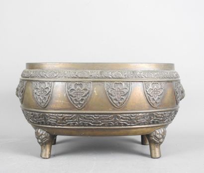 SOUTHEAST ASIA: Bronze table planter decorated...
