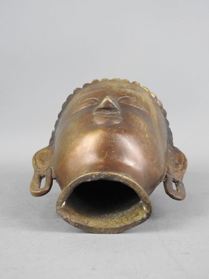 THAILANDE ou LAOS : Tête de Bouddha en bronze...