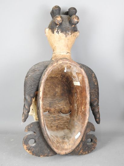 GABON - PUNU: Wood and pigment dance mask...