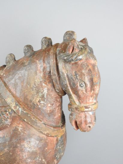 CHINE : Cheval en bois, traces de polychromie,...