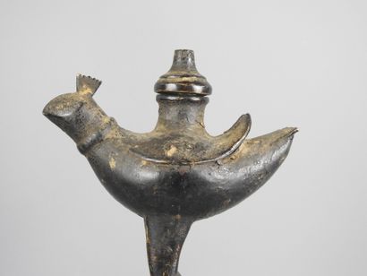 NEPAL.
Très ancienne lampe à huile rituelle...