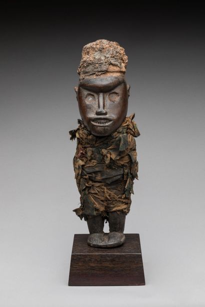 YOMBE, République Démocratique du Congo.
Bois,...