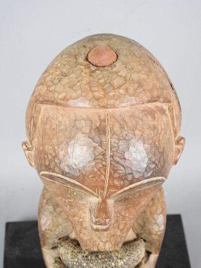 SONGYE - DRC : Hard wood with two magical...