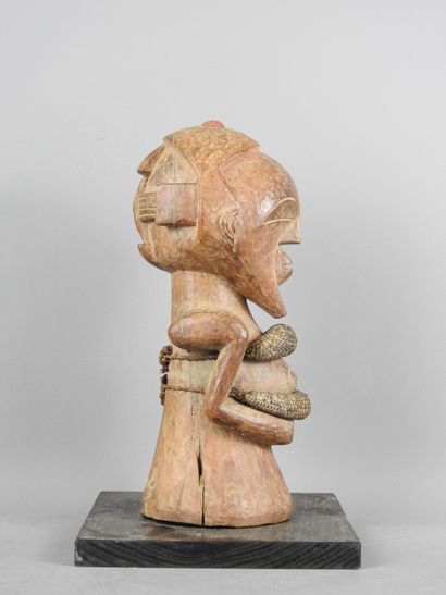 SONGYE - DRC : Hard wood with two magical...