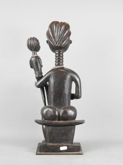 FANTI GHANA : Bois dur, patine noire. Superbe...