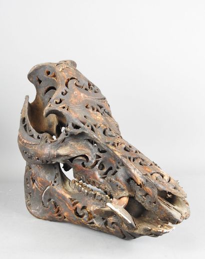 DAYAK, Indonesia
Antique carved and chiseled...
