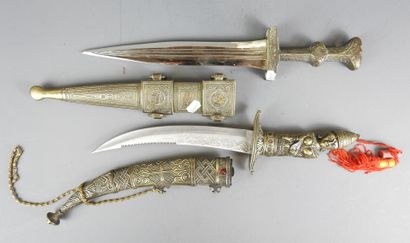 Five oriental daggers. L. largest: 61 cm...