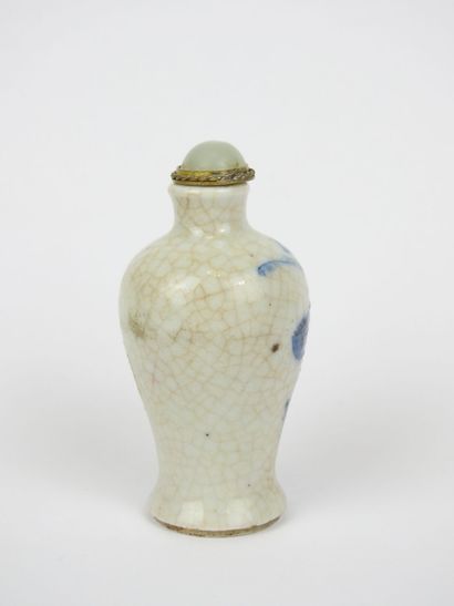 CHINE - Vers 1900
Flacon tabatière en porcelaine...