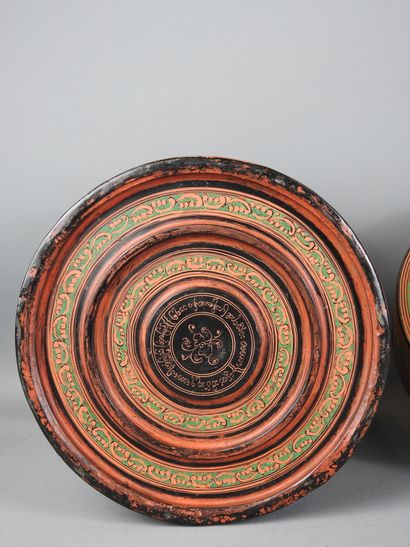 BIRMANIA: Lacquered bamboo betel box decorated...