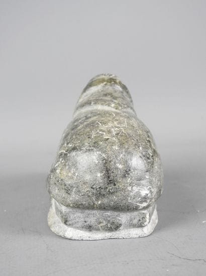 ART INUIT : Homme tenant un poisson. Sculpture...