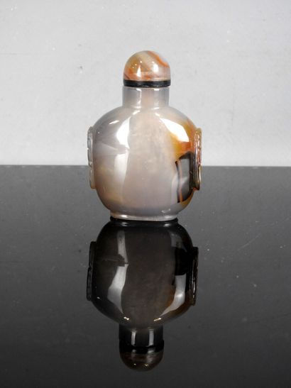 CHINA - 20th century
Snuff bottle in gray...