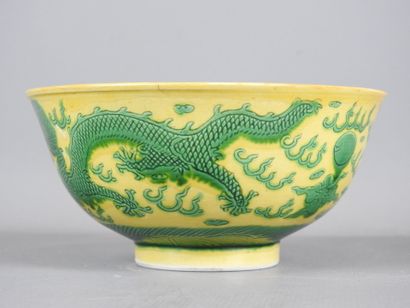 CHINA: Yellow and green porcelain bowl decorated...
