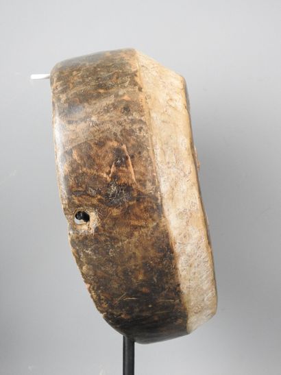 GABON - Kwele : Wooden mask with ochre and...