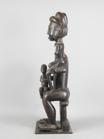FANTI GHANA : Bois dur, patine noire. Superbe...