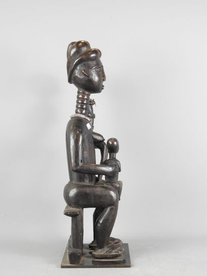 FANTI GHANA : Bois dur, patine noire. Superbe...