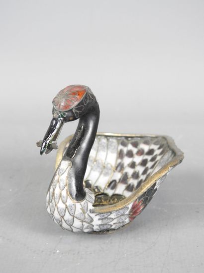 CHINE : Paire de coupelles en forme d'ibis,...