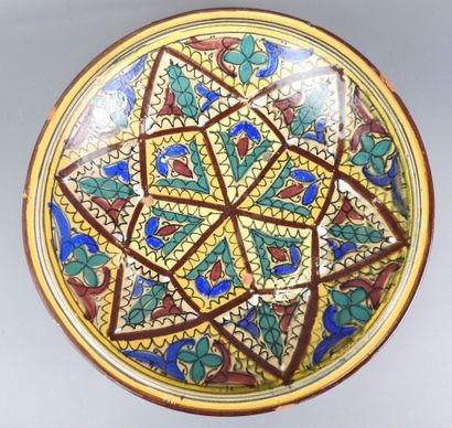 MAROC - SAFI : Plat circulaire en faïence...
