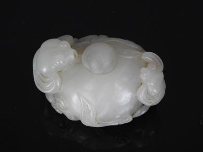 CHINA - 18th/19th century
Small jade (nephrite)...
