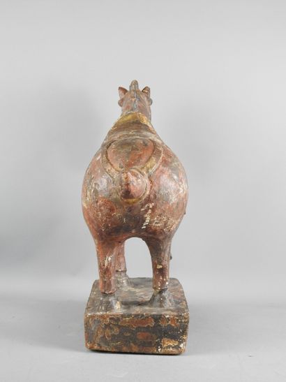 CHINE : Cheval en bois, traces de polychromie,...