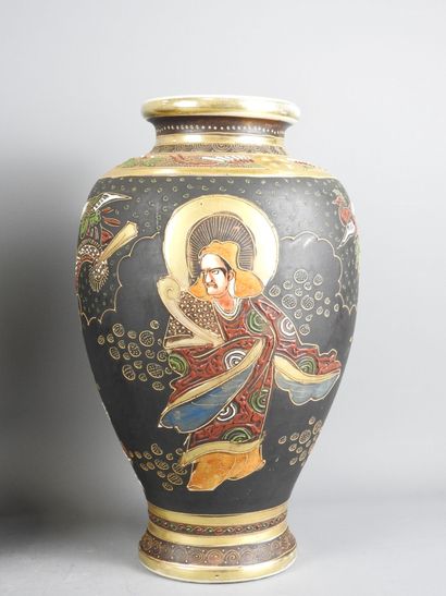 JAPON.
Paire de vases de forme balustre en...