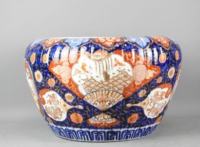 JAPON : Grand cache-pot de forme balustre...