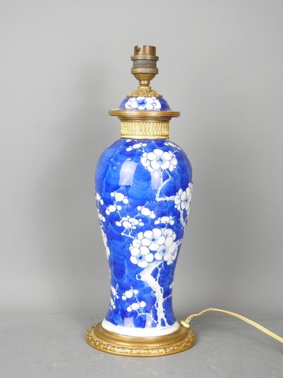 CHINA: Blue-white porcelain covered vase...
