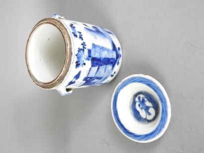 CHINE : Deux théières et un pot cylindrique...