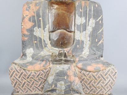 JAPON : Bouddha en bois et papier polychrome....