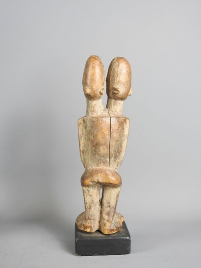 LOBI, Burkina Faso.
Hard wood, antique patina.
Reunion...