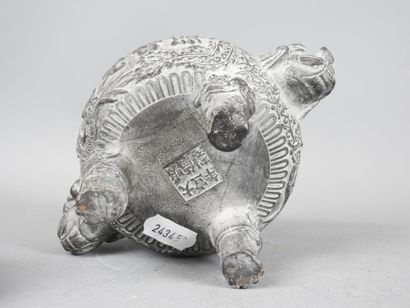 CHINE : Brûle-parfum tripode en bronze, le...