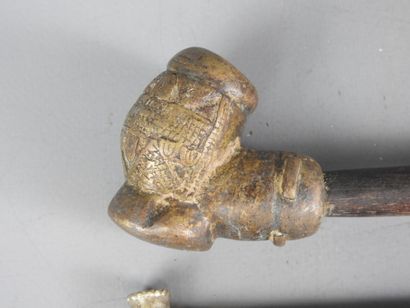Four antique pipes 
and a pipe bowl, AFRICA-ASIA.
Silver-plated...
