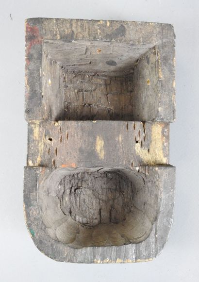 HIMALAYA/INDE.
Bois dur, polychromie ancienne...