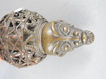 BAMOUN - Cameroon : Ceremonial pipe in copper...