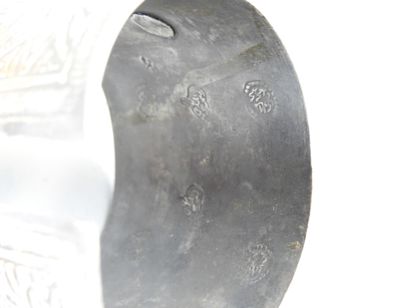 BERBERE : Bracelet en argent ciselé (poinçons)....