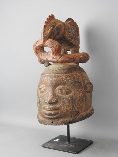 NIGERIA - Yoruba : Wooden and pigmented helmet...