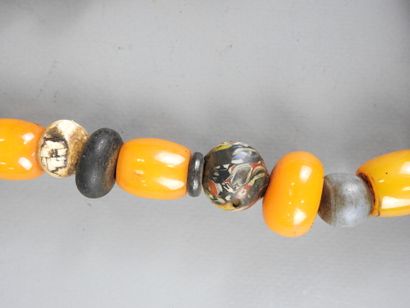 MAROC.
Collier de mariage berbère composé...