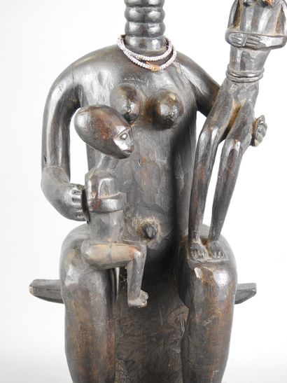 FANTI GHANA : Bois dur, patine noire. Superbe...