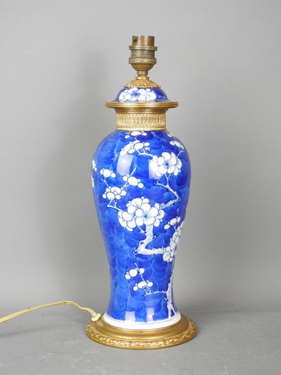 CHINA: Blue-white porcelain covered vase...