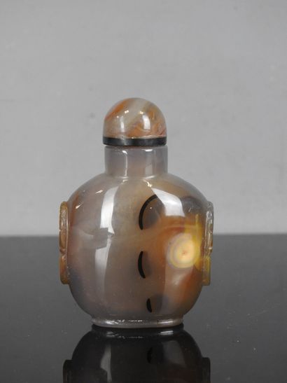 CHINA - 20th century
Snuff bottle in gray...