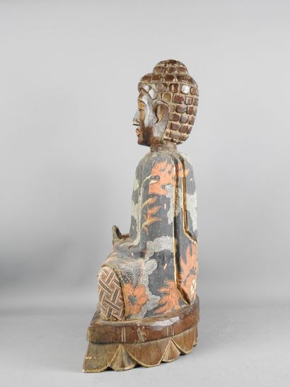 JAPON : Bouddha en bois et papier polychrome....