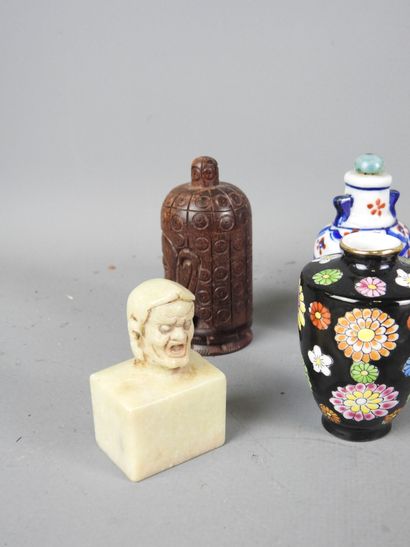 CHINA.
Large lot of snuff bottles, small...