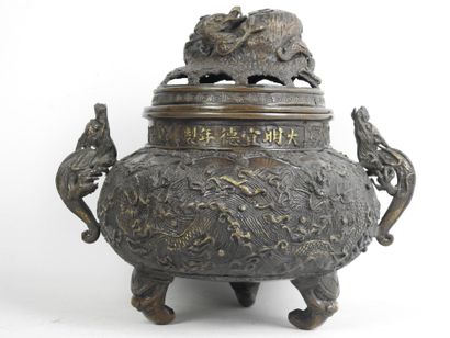 JAPAN: TRIPOD BRUE PARFUM in bronze, lid...