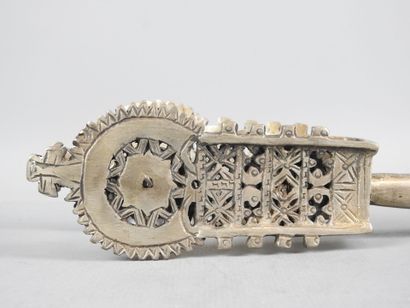 ETHIOPIE : Sistre de prêtre. L. 23 cm.