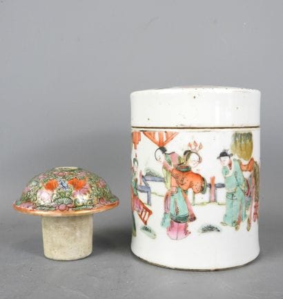 CHINA - Canton: Porcelain cylindrical covered...