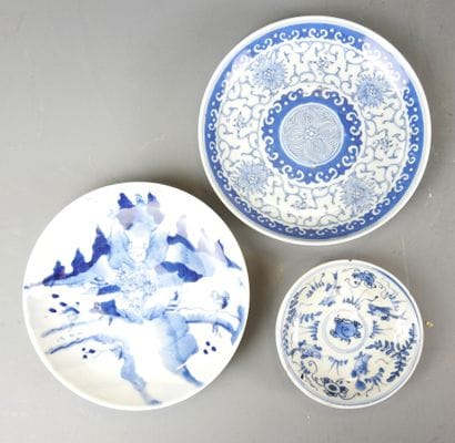 CHINE : Deux petites assiettes et une coupelle...