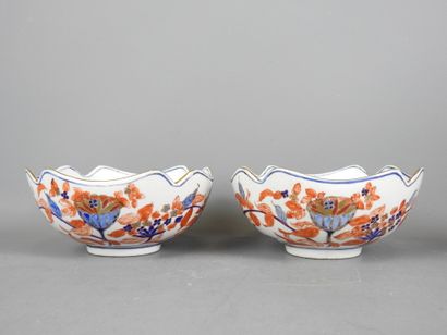 CHINE : Paire de coupelle en porcelaine à...