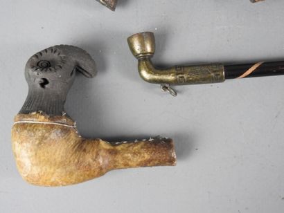 Four antique pipes 
and a pipe bowl, AFRICA-ASIA.
Silver-plated...