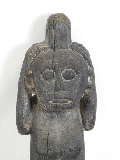INDONESIA - Borneo : Protective pole carved...